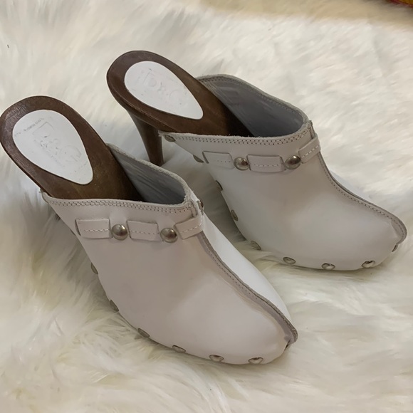 NEW🌟 D&G DOLCE GABBANA WHITE CLOGS WITH WOODEN HEELS - Picture 2 of 4